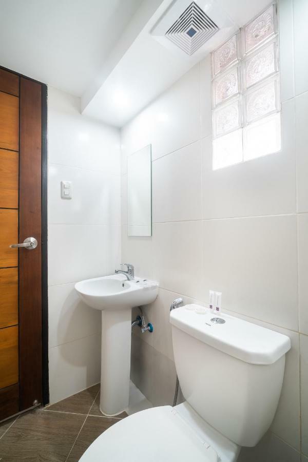 Oyo 199 Solange Apartelle ダバオ　シティ エクステリア 写真